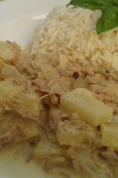 Reis mit Thunfisch-Ananas Sauce